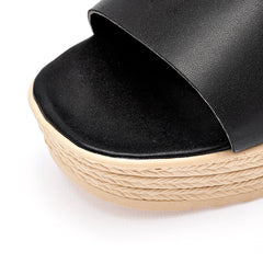 Sandalia cuña para Mujer marca Ivi Love Negro cod. 140905
