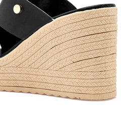 Sandalia cuña para Mujer marca Ivi Love Negro cod. 140905